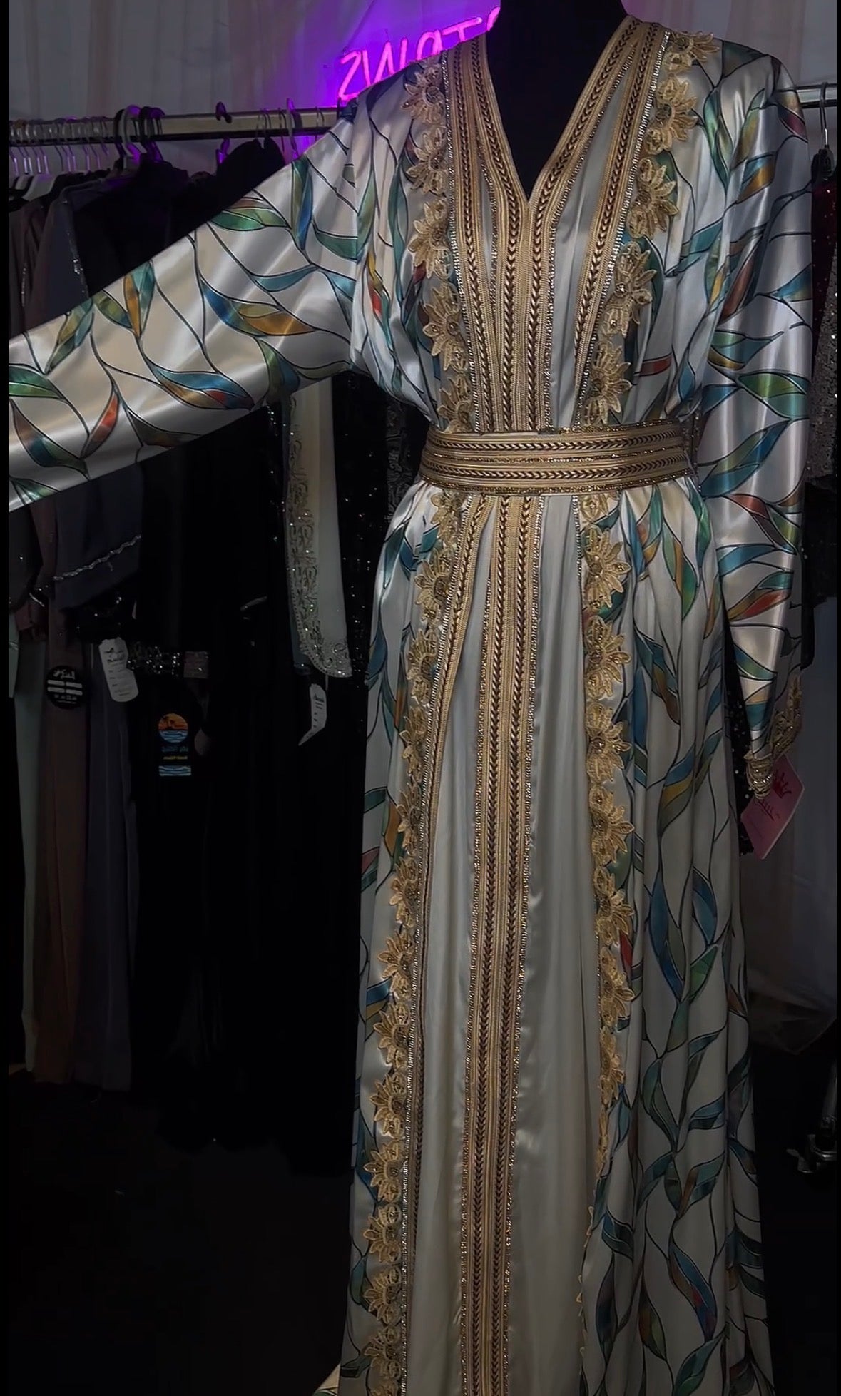 Elegance Gold Kaftan – Festliche Abaya