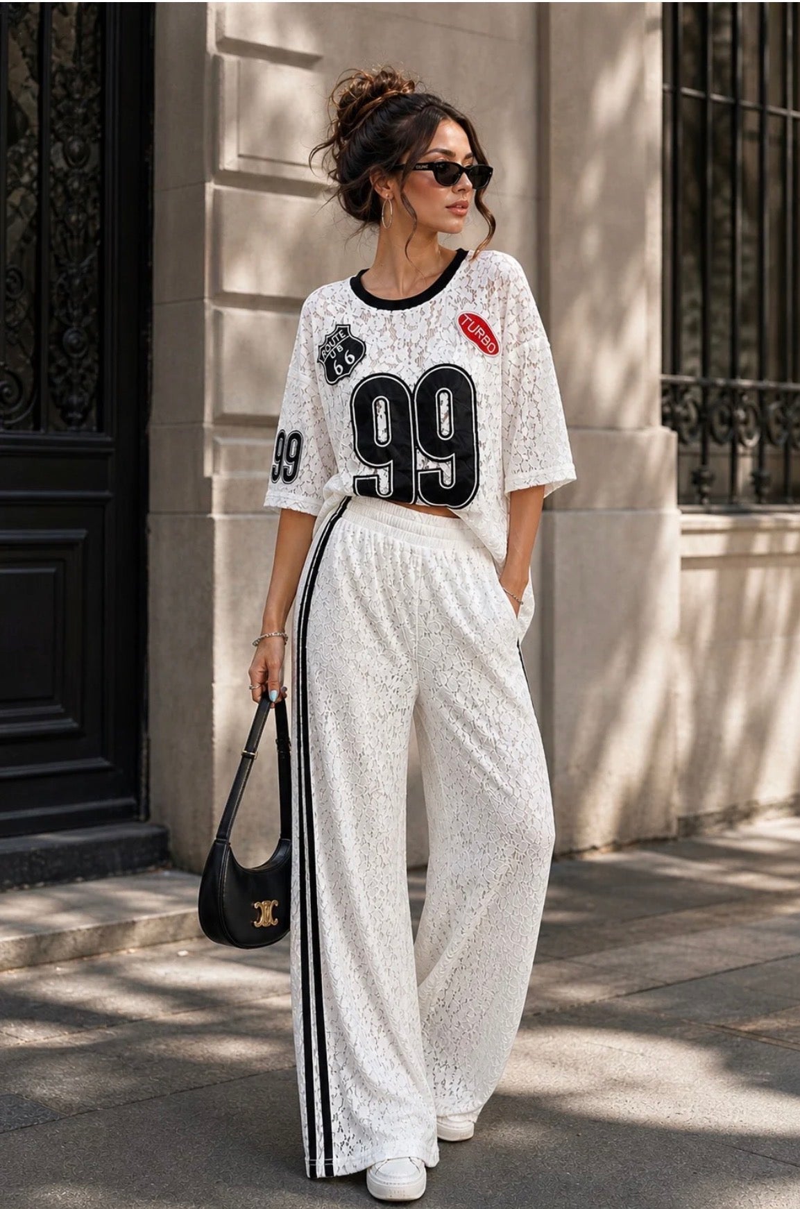 SPORTLICHES CHIC-SET AUS SPITZE: OBERTEIL & HOSE 99
