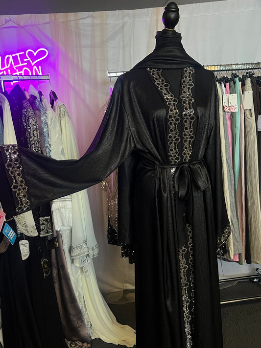 Luxus Abaya mit Strassbordüre & Bindegürtel – Schwarz