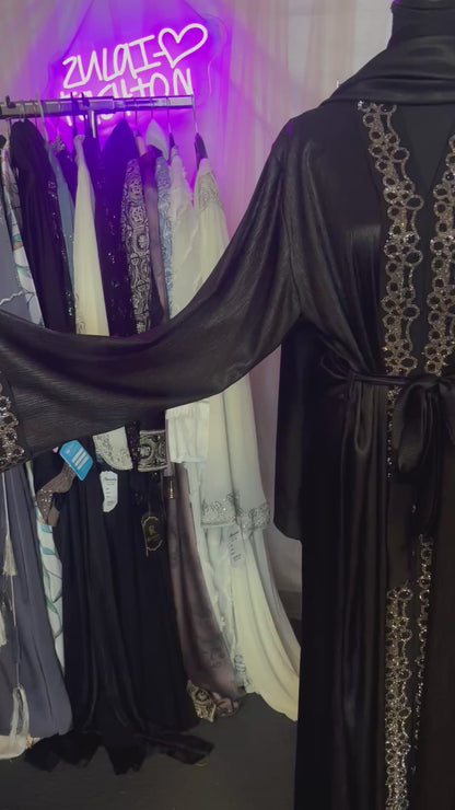 Luxus Abaya mit Strassbordüre & Bindegürtel – Schwarz